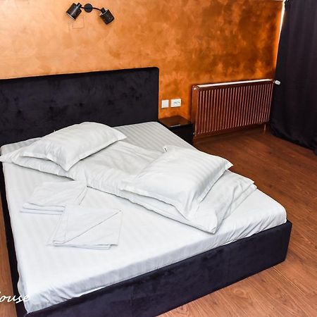 Готель Pixxel House Моєчу-де-Сус Екстер'єр фото