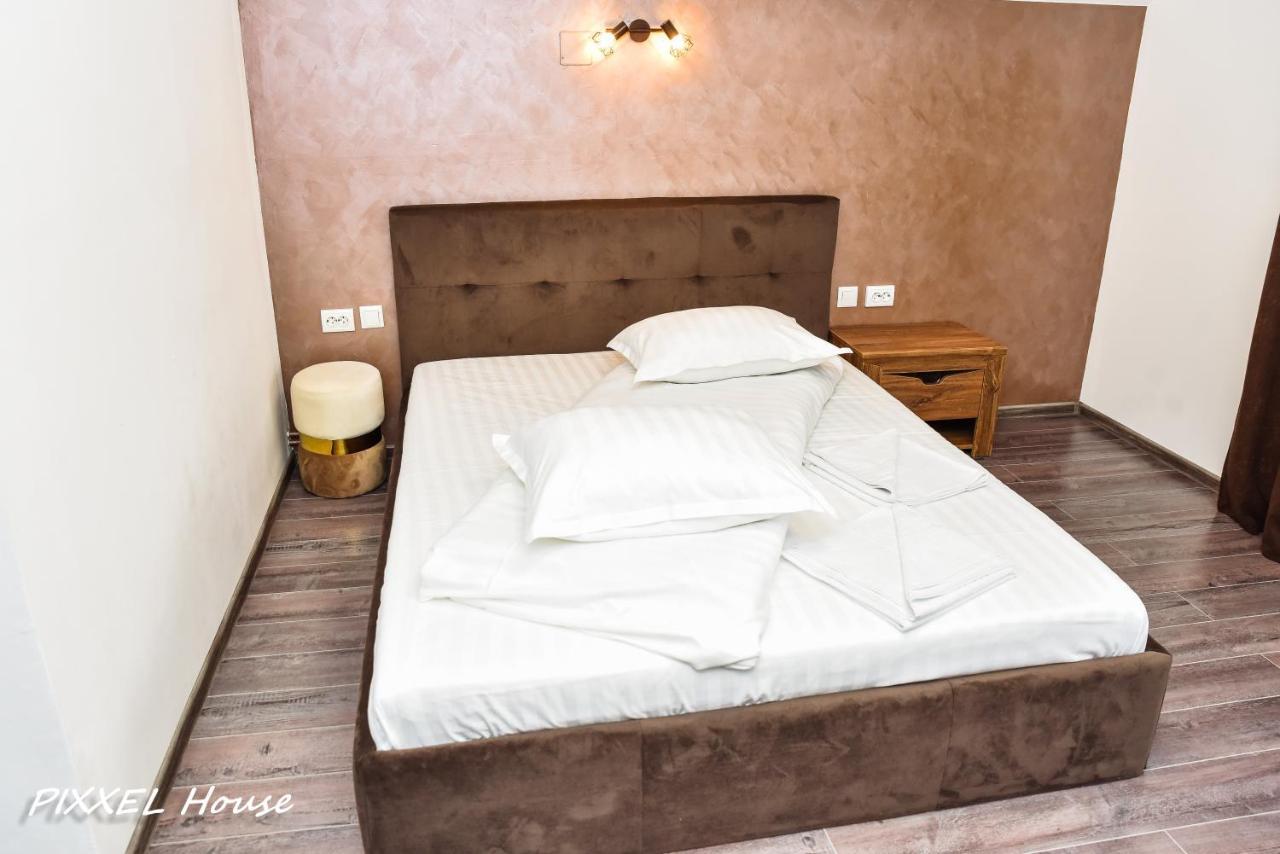 Готель Pixxel House Моєчу-де-Сус Екстер'єр фото
