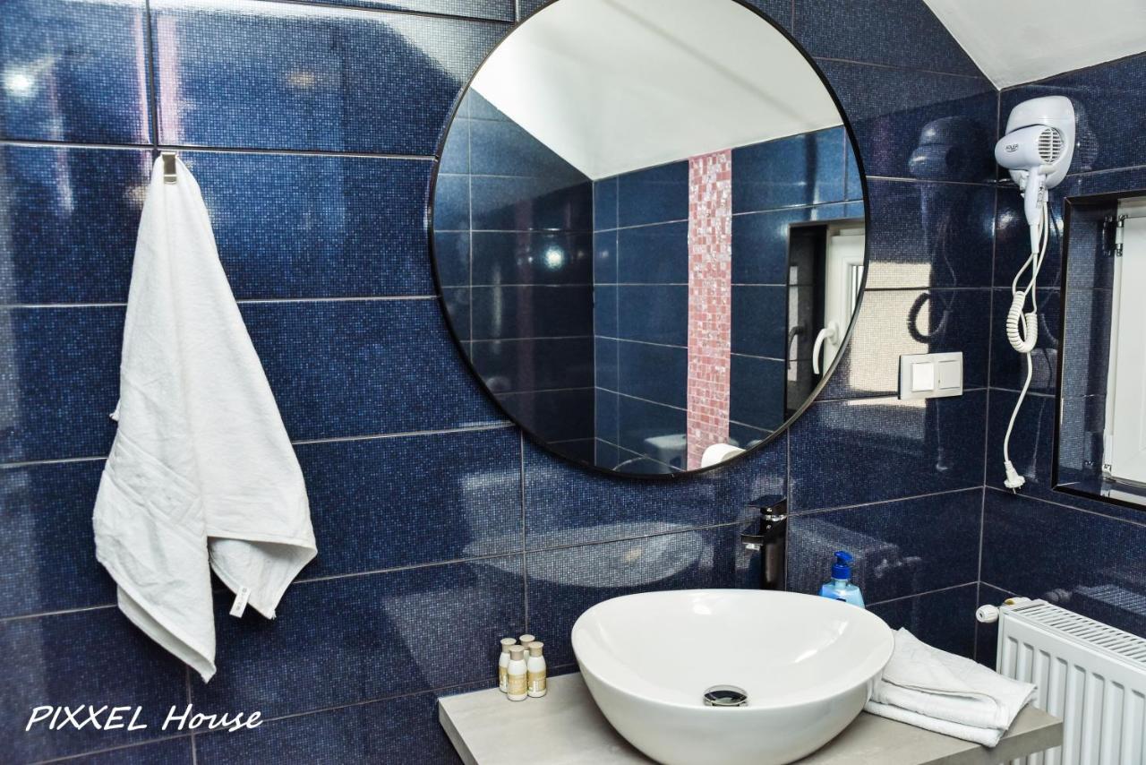 Готель Pixxel House Моєчу-де-Сус Екстер'єр фото